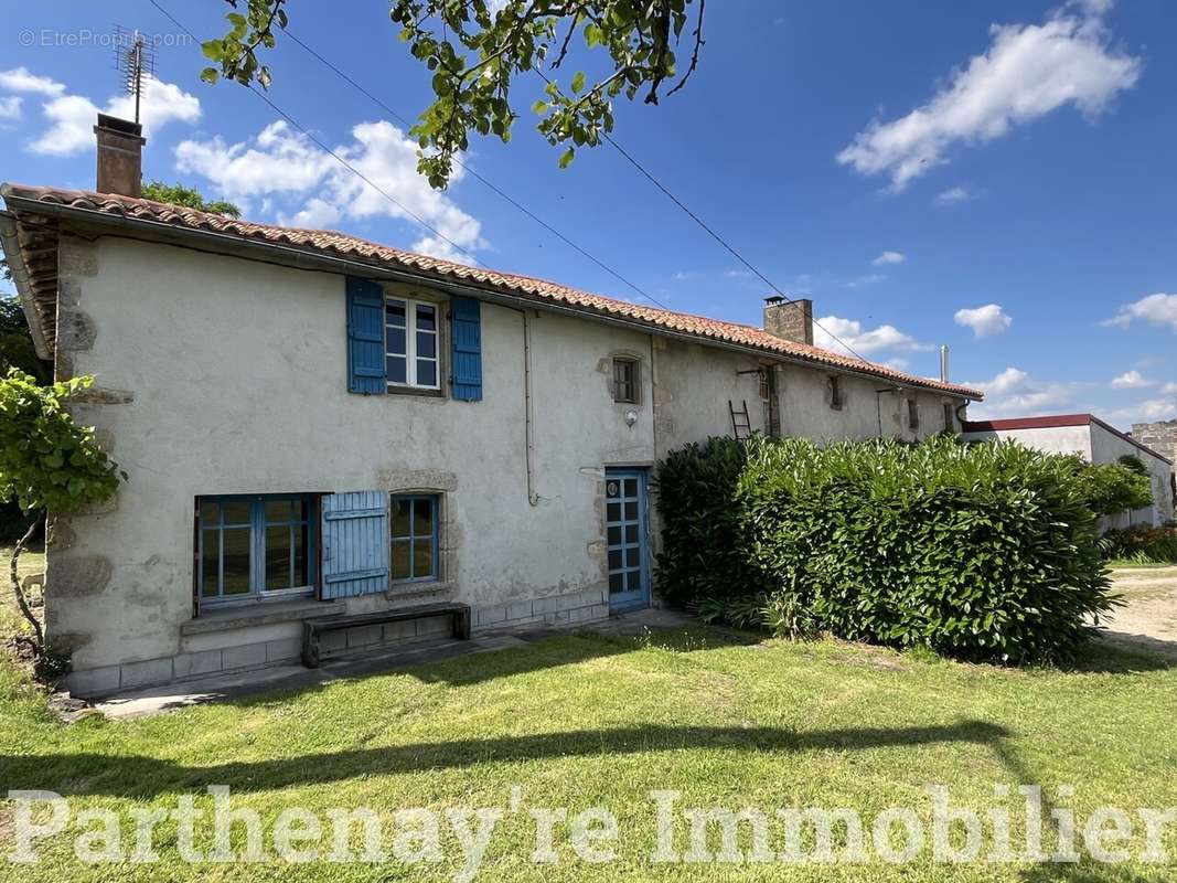 Maison à PARTHENAY