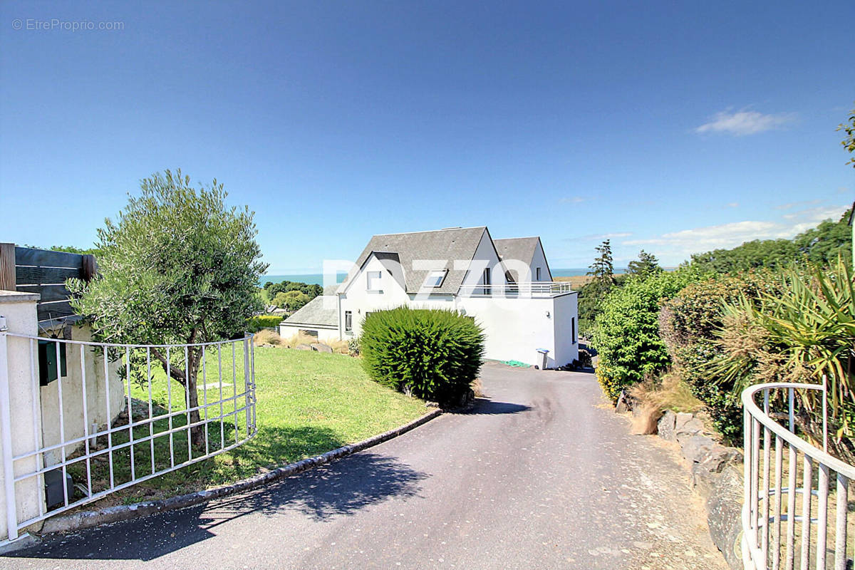 Maison à DONVILLE-LES-BAINS