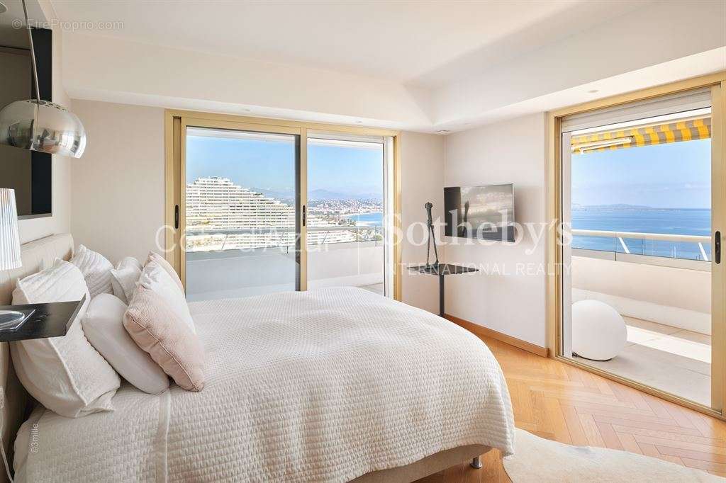 Appartement à VILLENEUVE-LOUBET