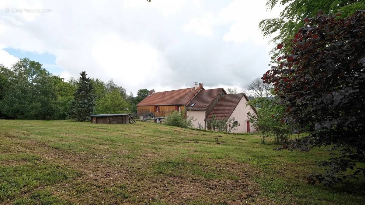 Maison à OUROUX-EN-MORVAN