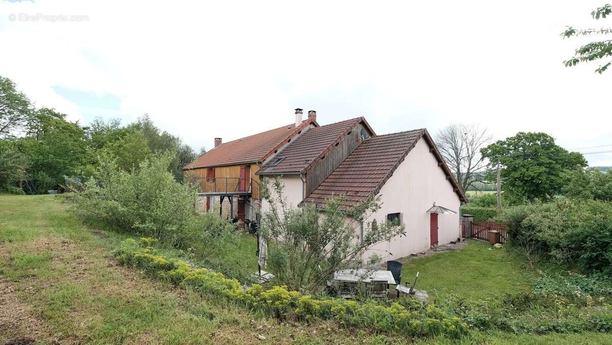 Maison à OUROUX-EN-MORVAN