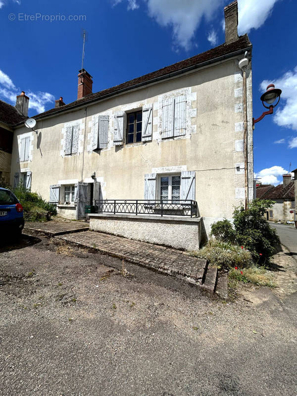 Maison à LURCY-LE-BOURG