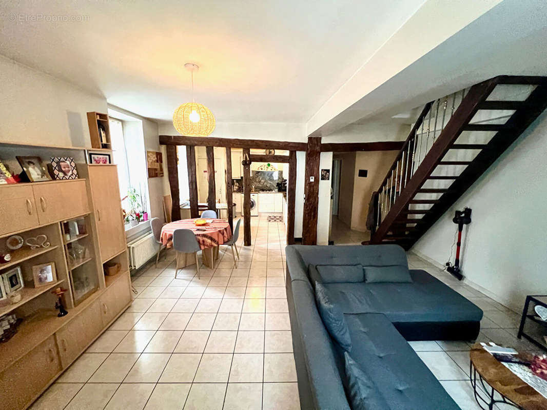 Appartement à VILLENEUVE-LA-GUYARD