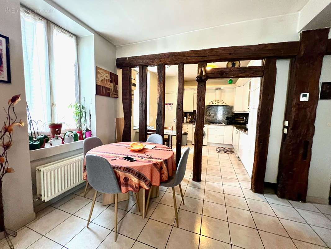 Appartement à VILLENEUVE-LA-GUYARD