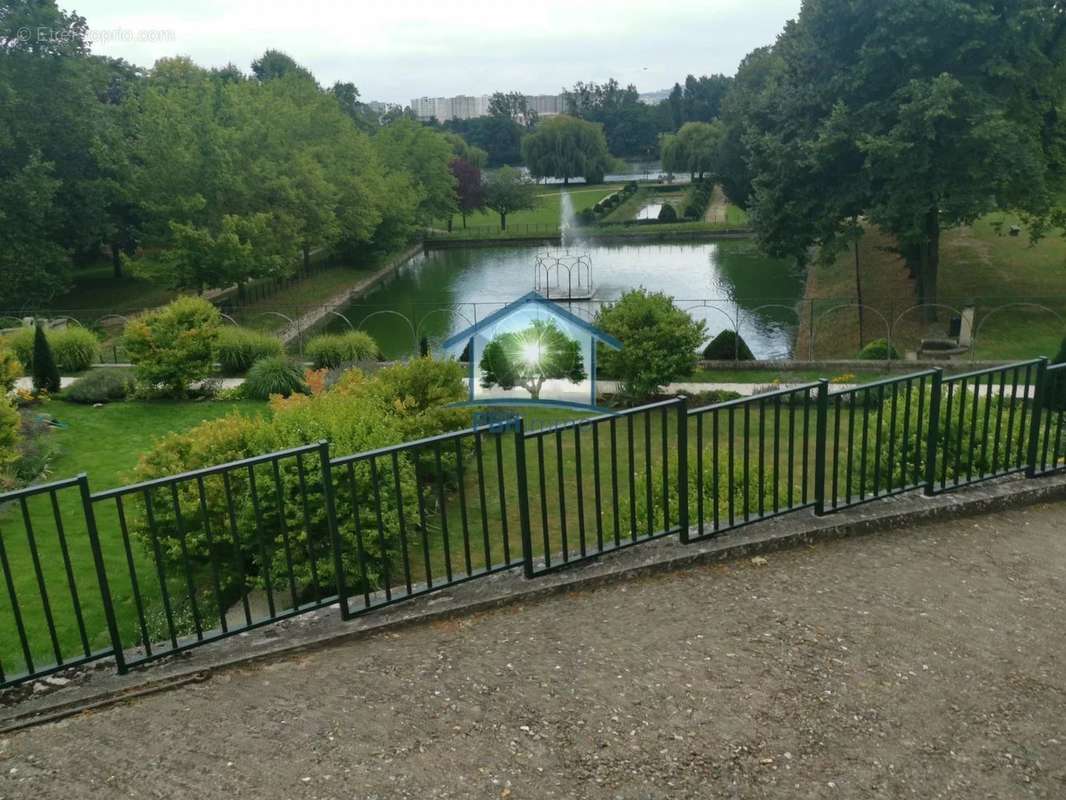 Commerce à CARRIERES-SUR-SEINE