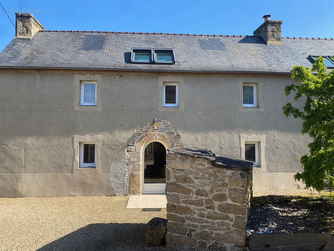 Maison à HUELGOAT