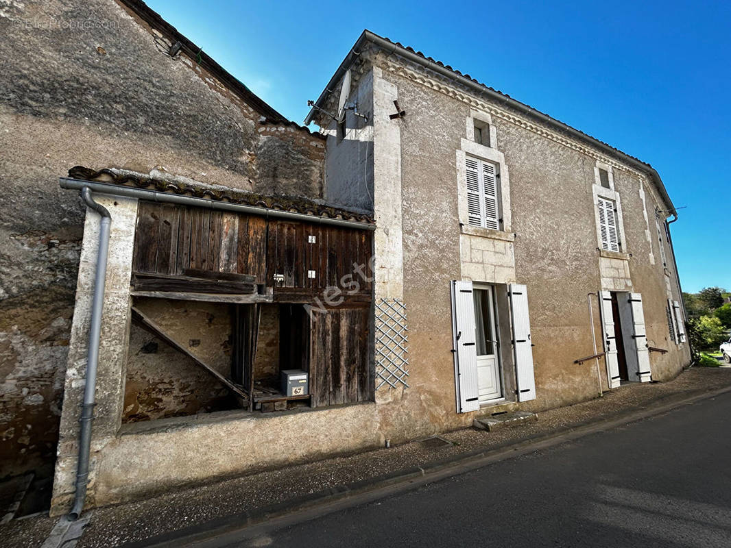 Maison à SAINT-PIERRE-DE-COLE