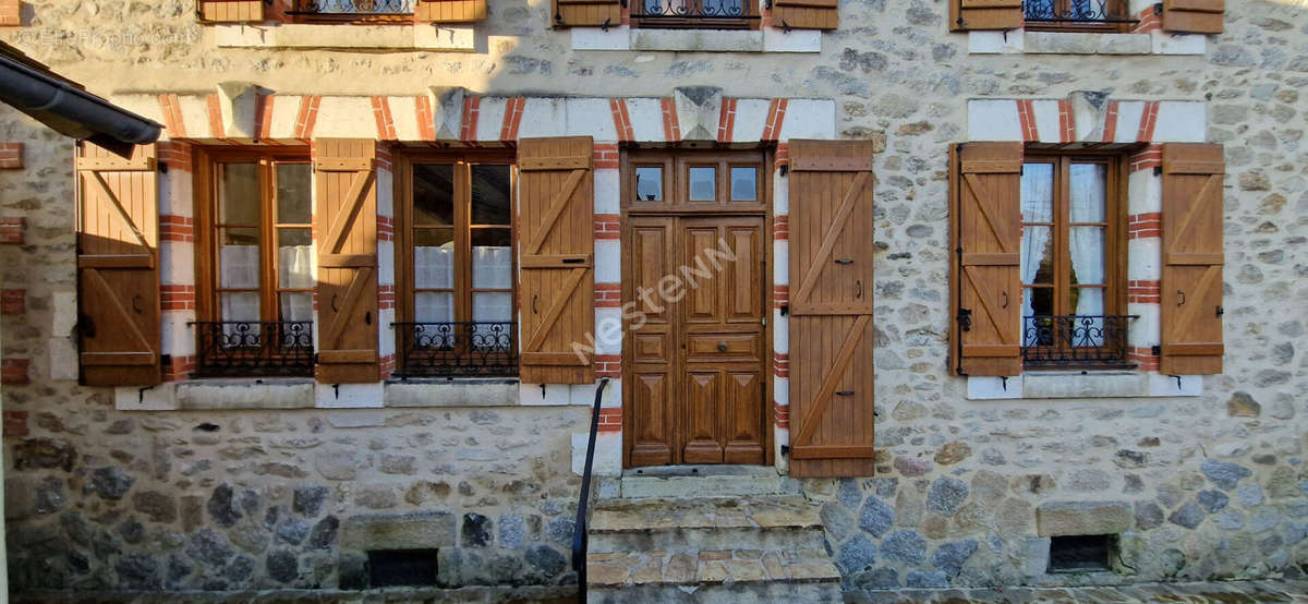 Maison à SAINT-PARDOUX-LA-RIVIERE