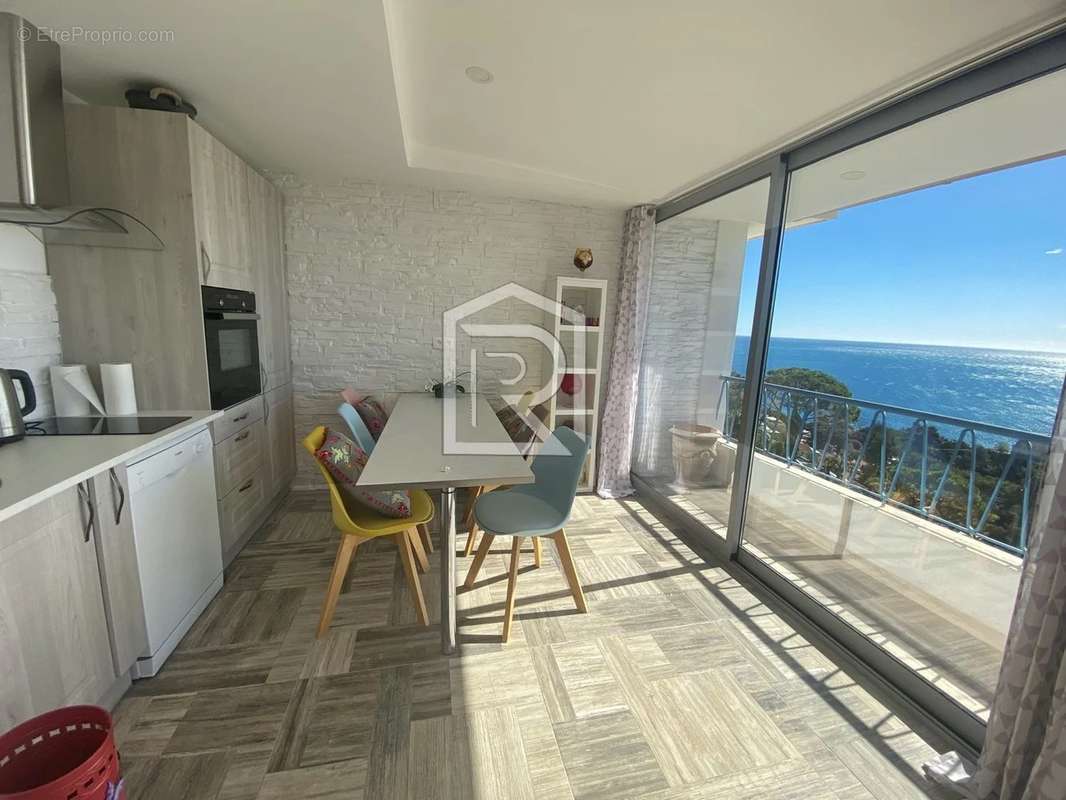 Appartement à ROQUEBRUNE-CAP-MARTIN