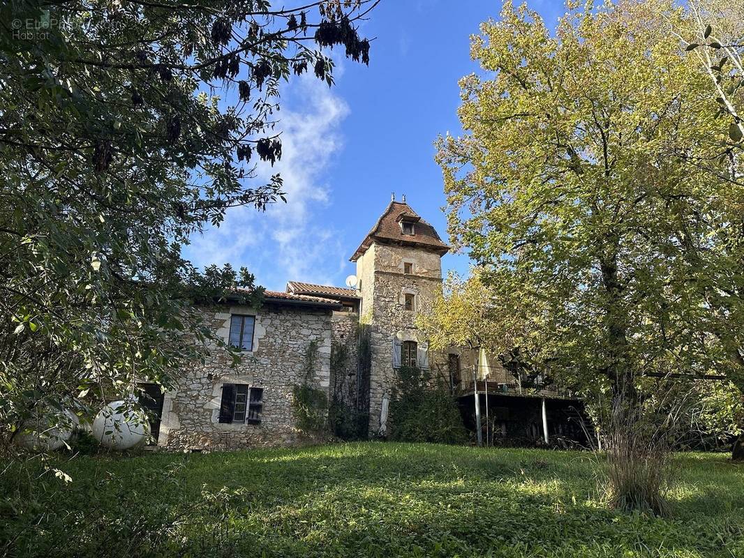 Maison à SAINT-SANTIN-DE-MAURS