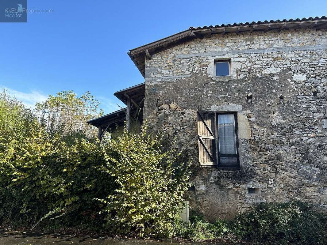 Maison à SAINT-SANTIN-DE-MAURS