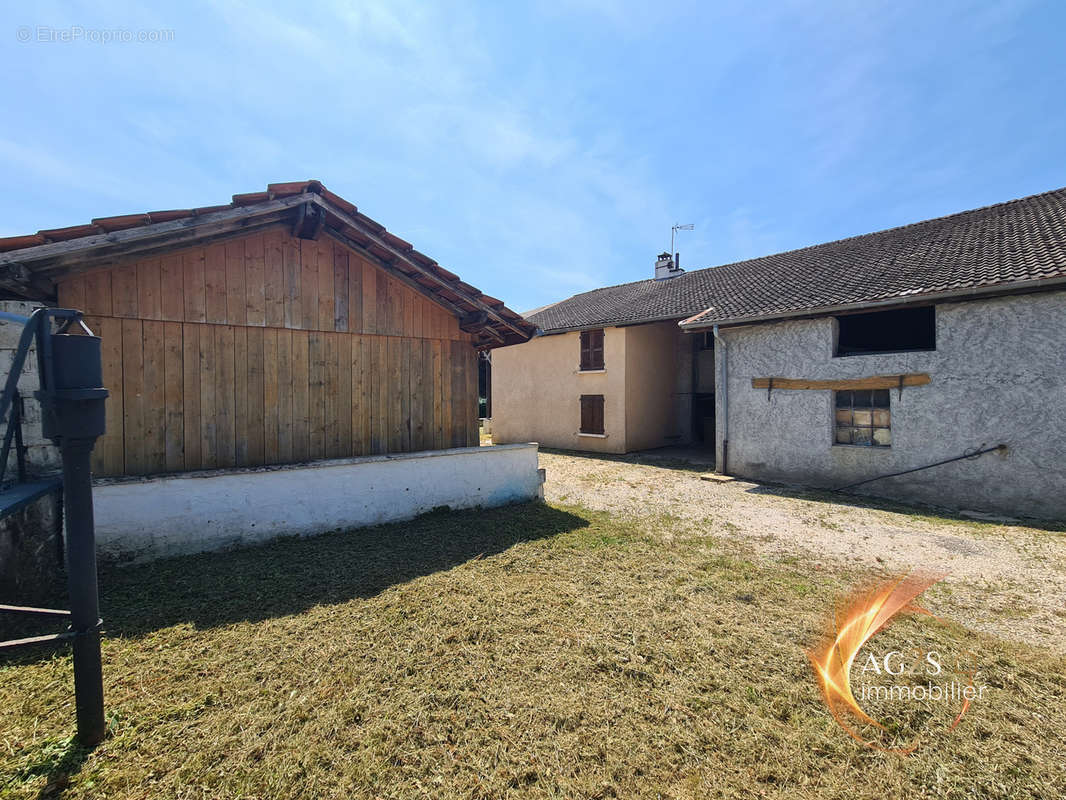 Maison à LA CHAPELLE-BLANCHE