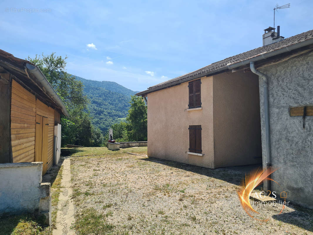 Maison à LA CHAPELLE-BLANCHE