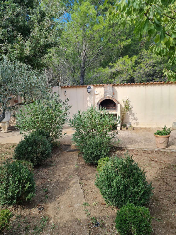 Maison à LAUDUN-L&#039;ARDOISE