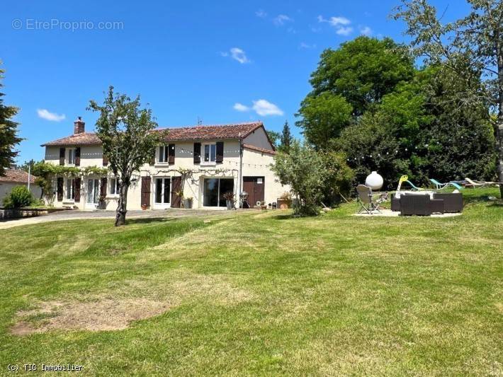 Maison à NANTEUIL-EN-VALLEE