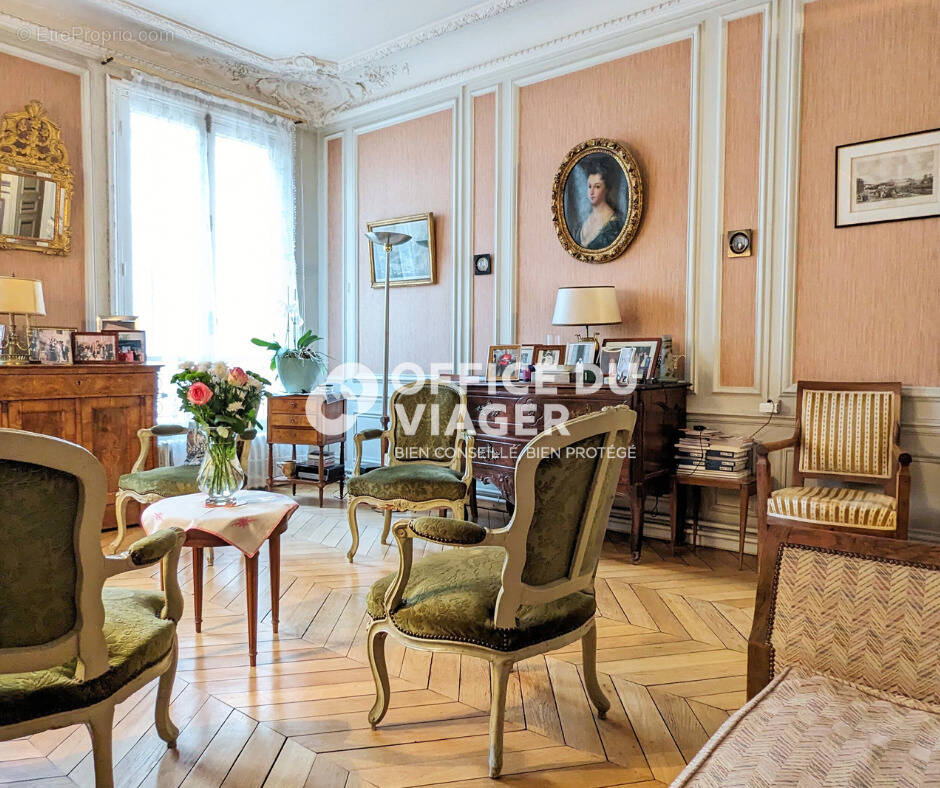 Appartement à PARIS-16E