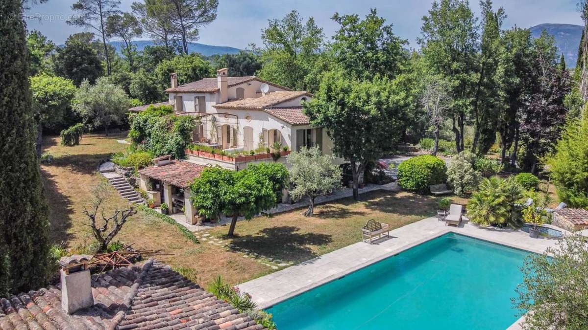 Maison à VALBONNE