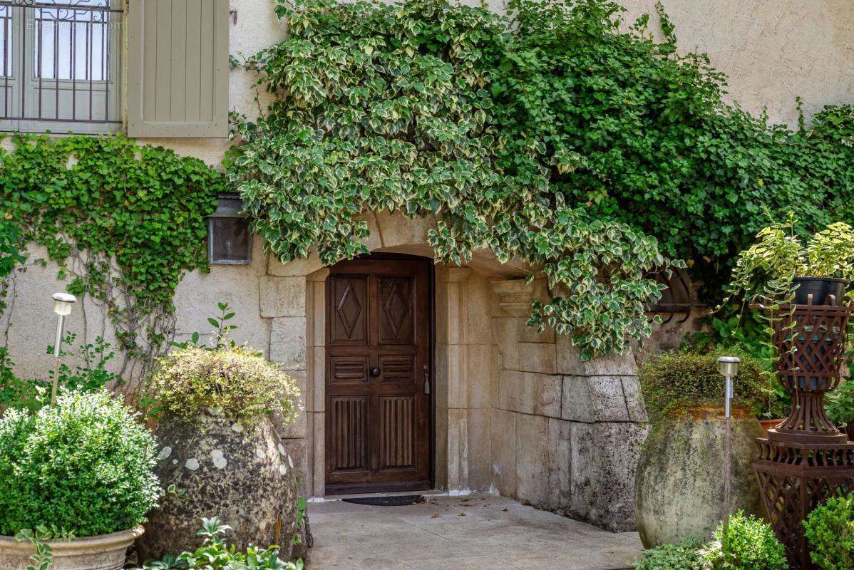 Maison à VALBONNE