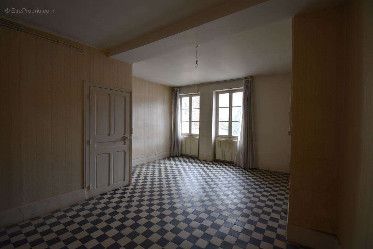 Appartement à COSNE-COURS-SUR-LOIRE