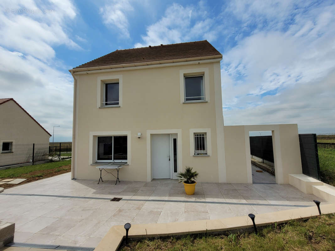 Maison à AUNAY-SOUS-AUNEAU