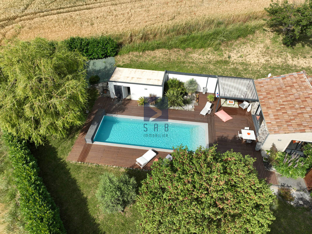 Maison à SAINT-LAGER-BRESSAC