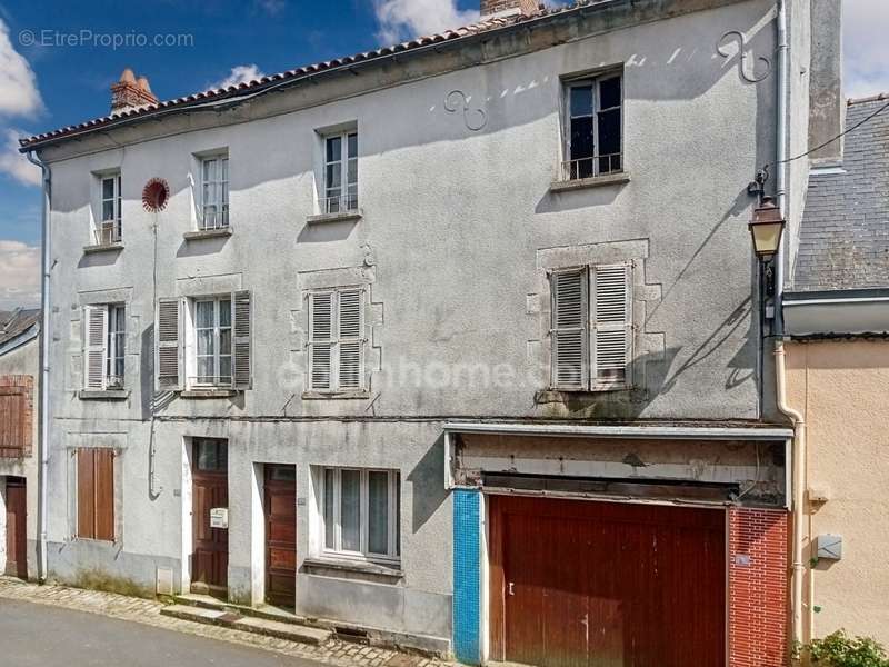 Maison à MAGNAC-LAVAL