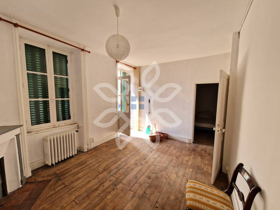 Appartement à CHAMPAGNAC-LE-VIEUX