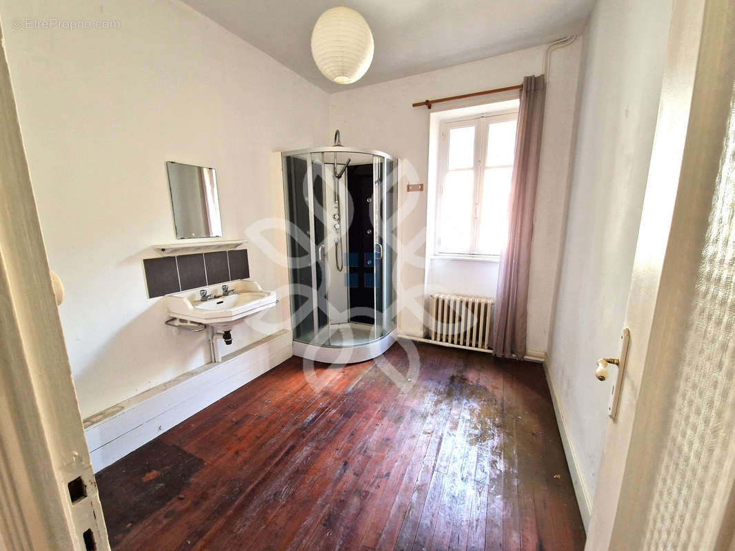 Appartement à CHAMPAGNAC-LE-VIEUX