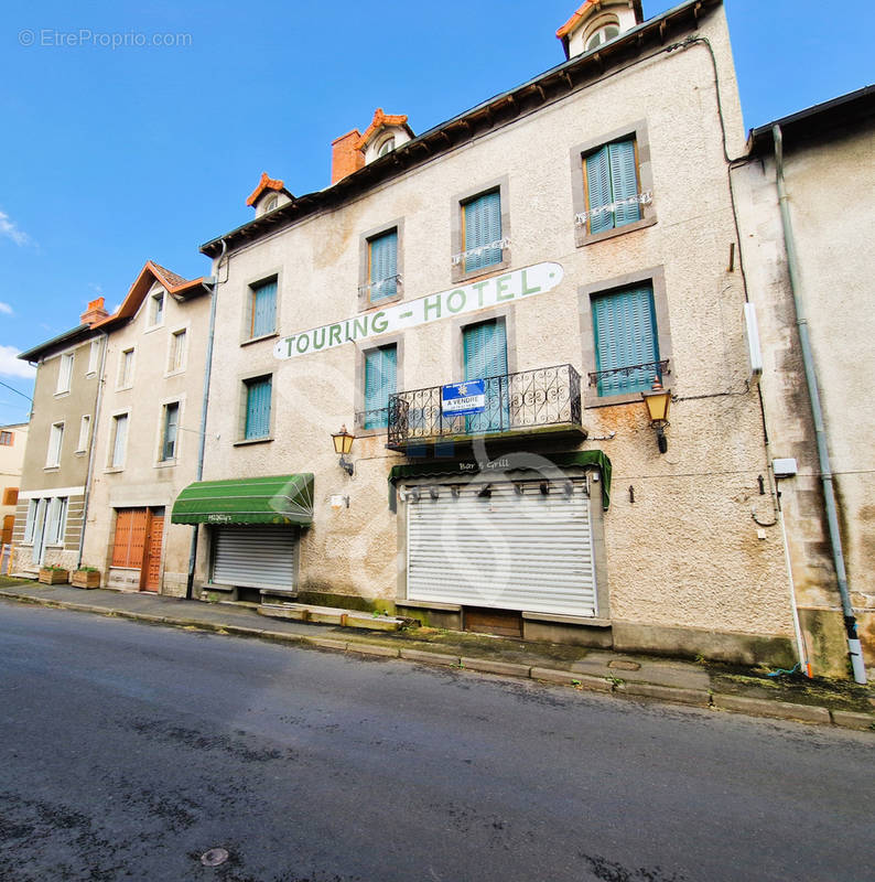 Appartement à CHAMPAGNAC-LE-VIEUX