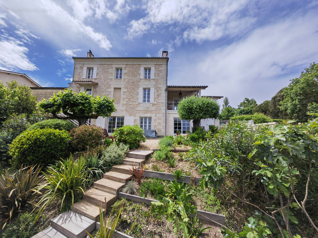 Maison à MONTLIEU-LA-GARDE