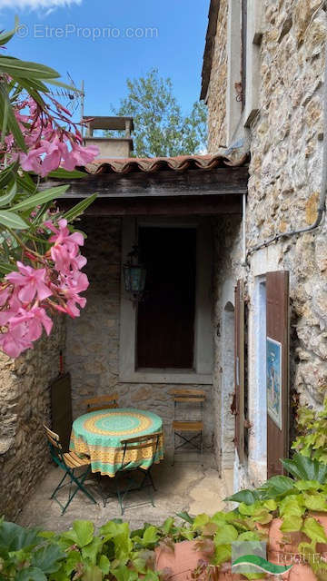 Maison à LA TOUR-SUR-ORB