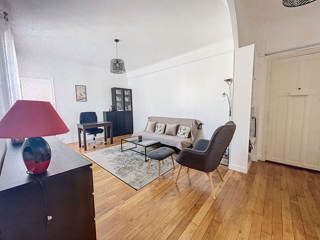 Appartement à COURBEVOIE