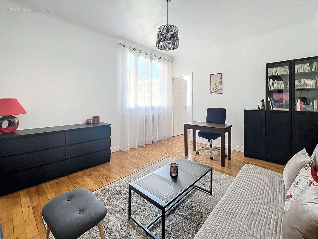 Appartement à COURBEVOIE