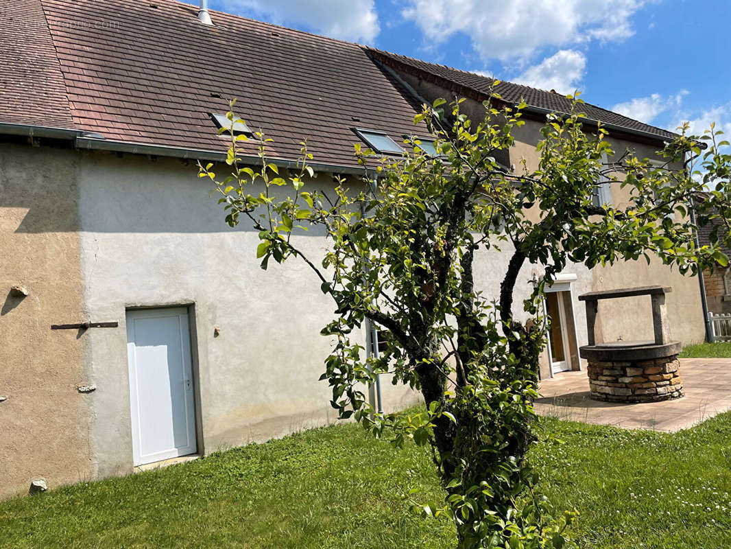 Maison à MESSEY-SUR-GROSNE