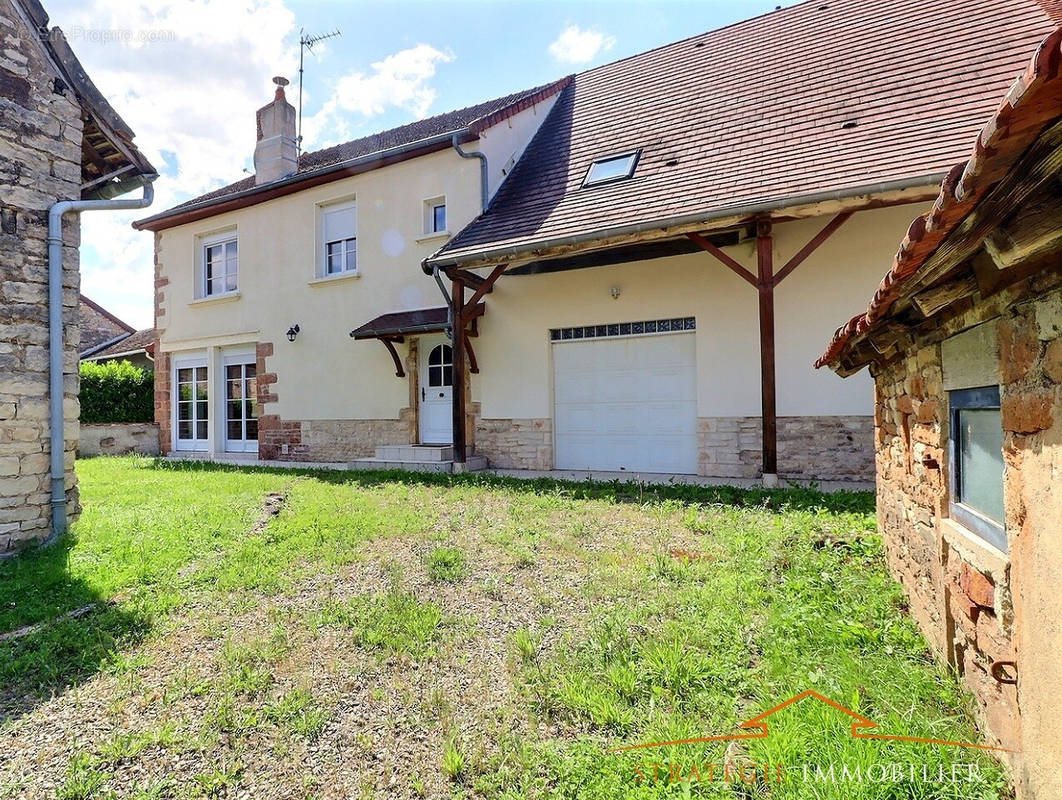 Maison à MESSEY-SUR-GROSNE