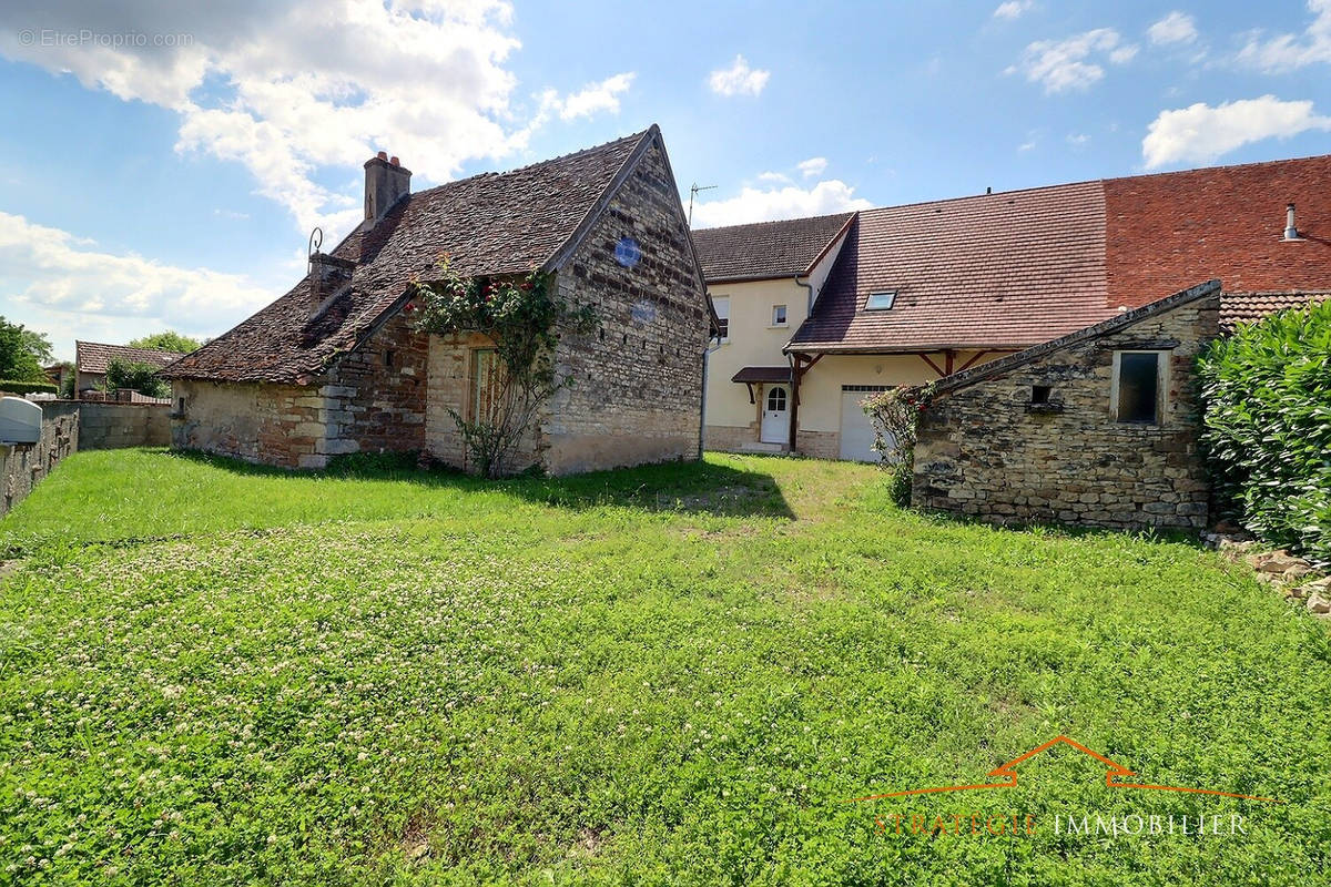 Maison à MESSEY-SUR-GROSNE