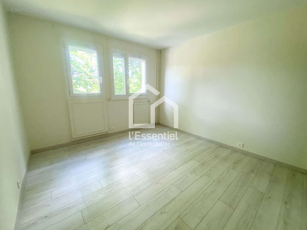 Appartement à VERNEUIL-SUR-SEINE