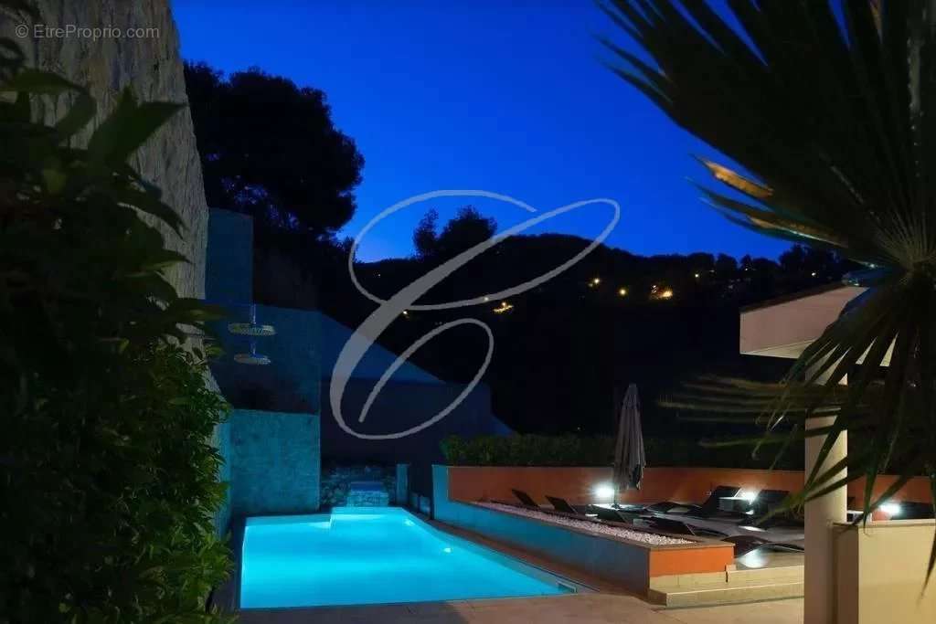 Appartement à ROQUEBRUNE-CAP-MARTIN