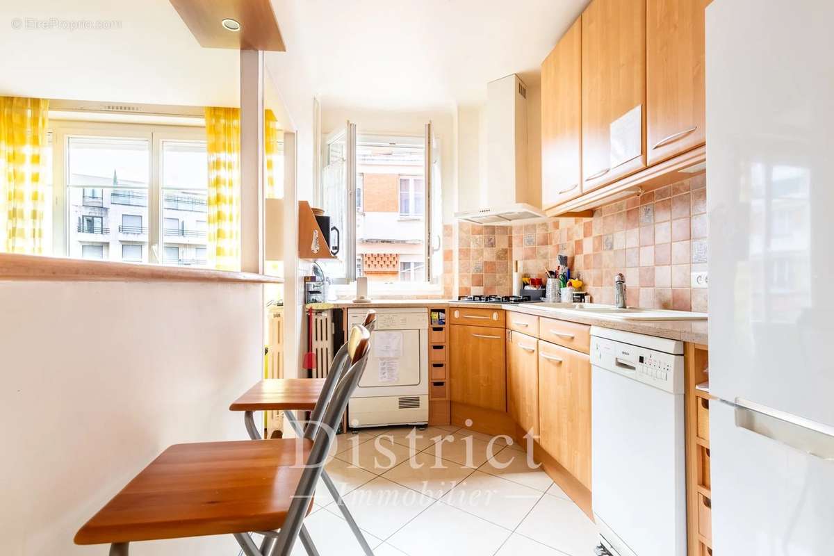 Appartement à PARIS-16E