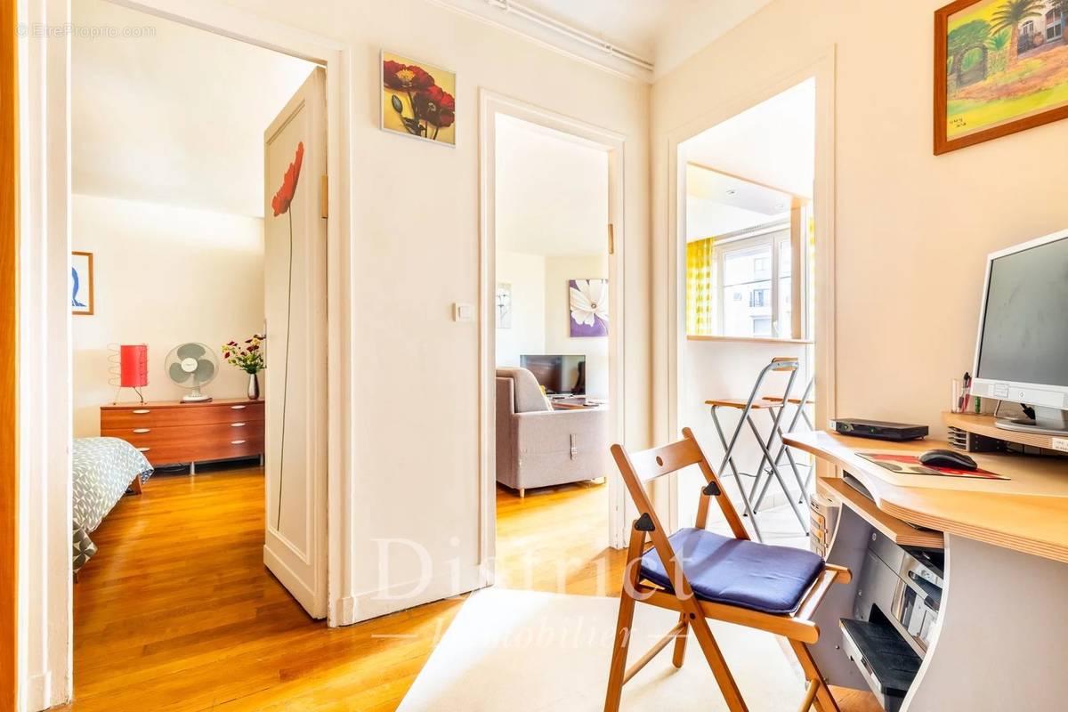 Appartement à PARIS-16E