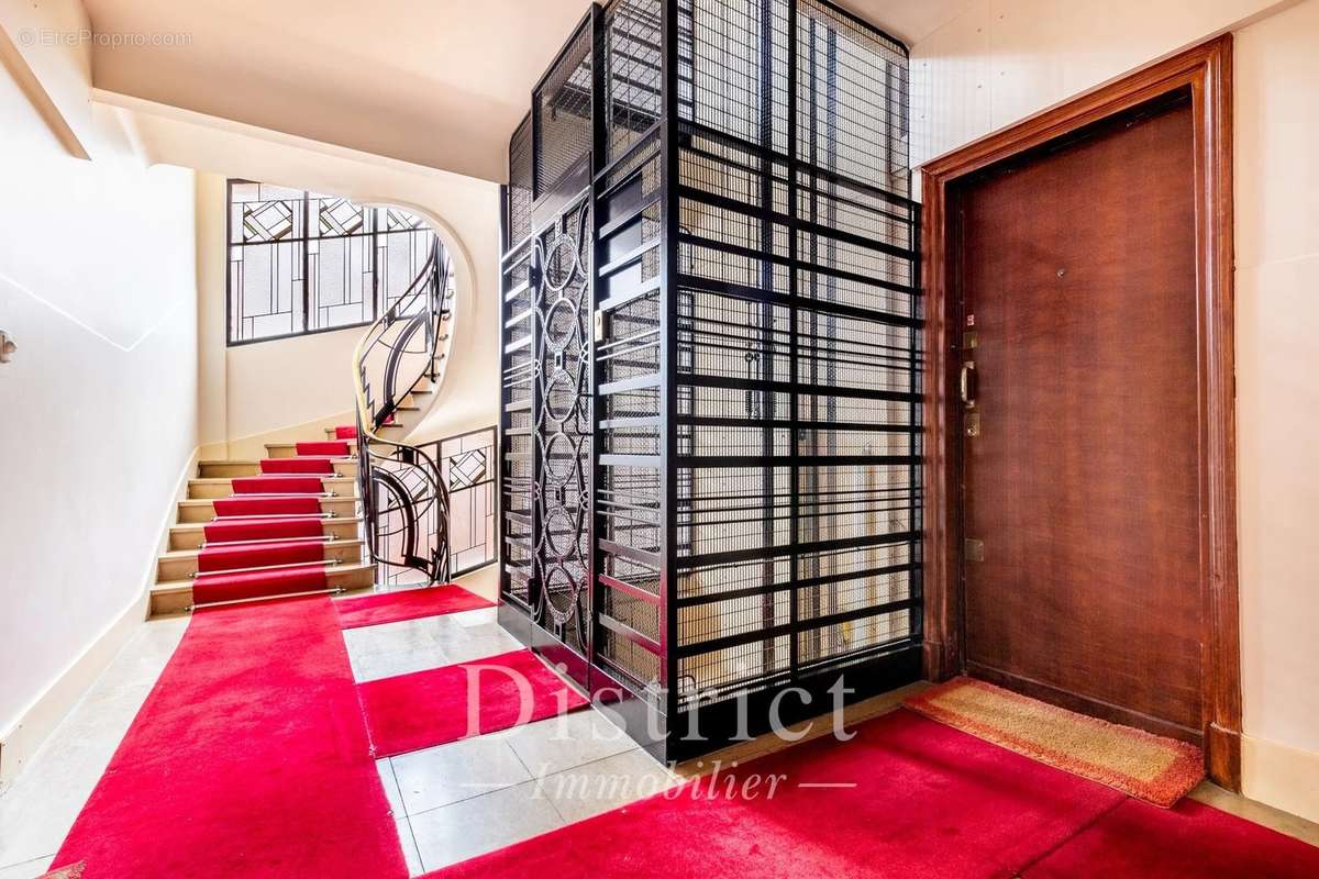 Appartement à PARIS-16E