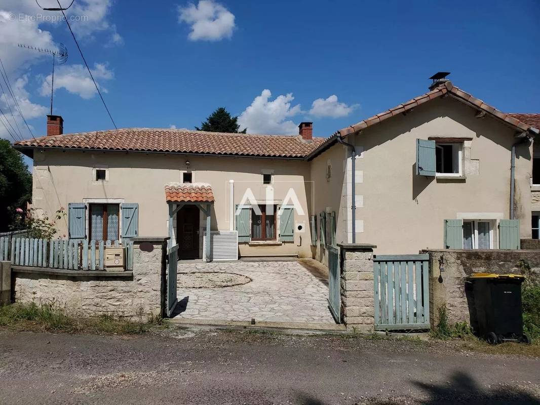 Maison à NANTEUIL-EN-VALLEE