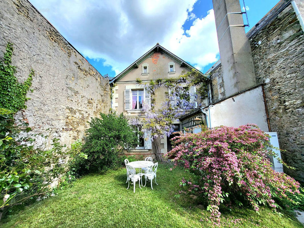 Maison à BRISSAC-QUINCE