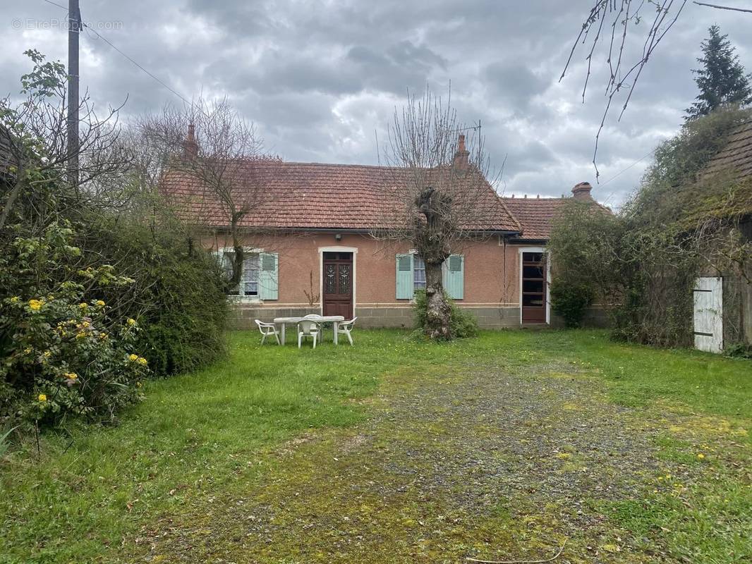 Maison à SALIGNY-SUR-ROUDON