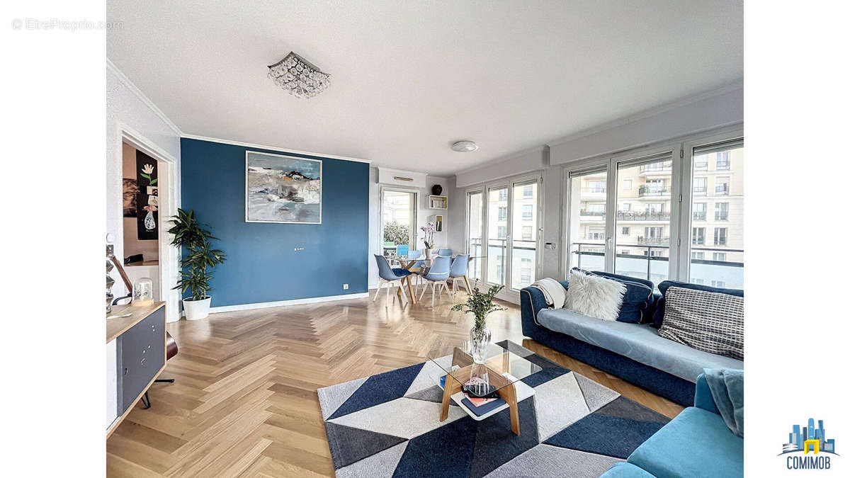 Appartement à COURBEVOIE