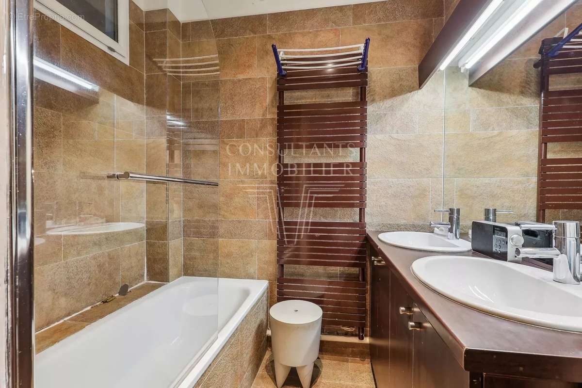 Appartement à PARIS-15E