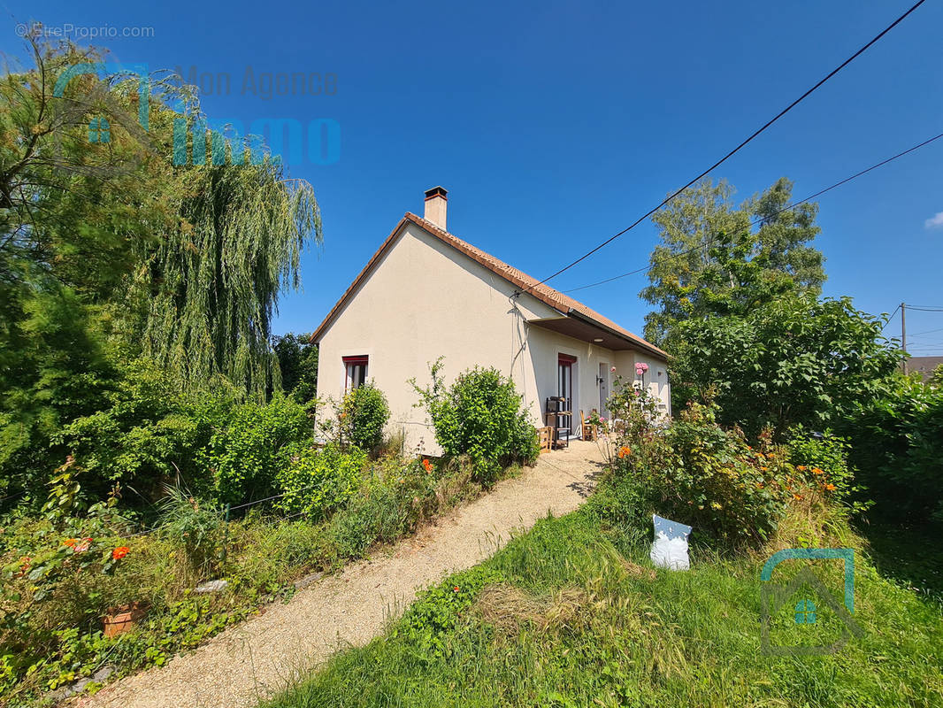 Maison à MEHUN-SUR-YEVRE