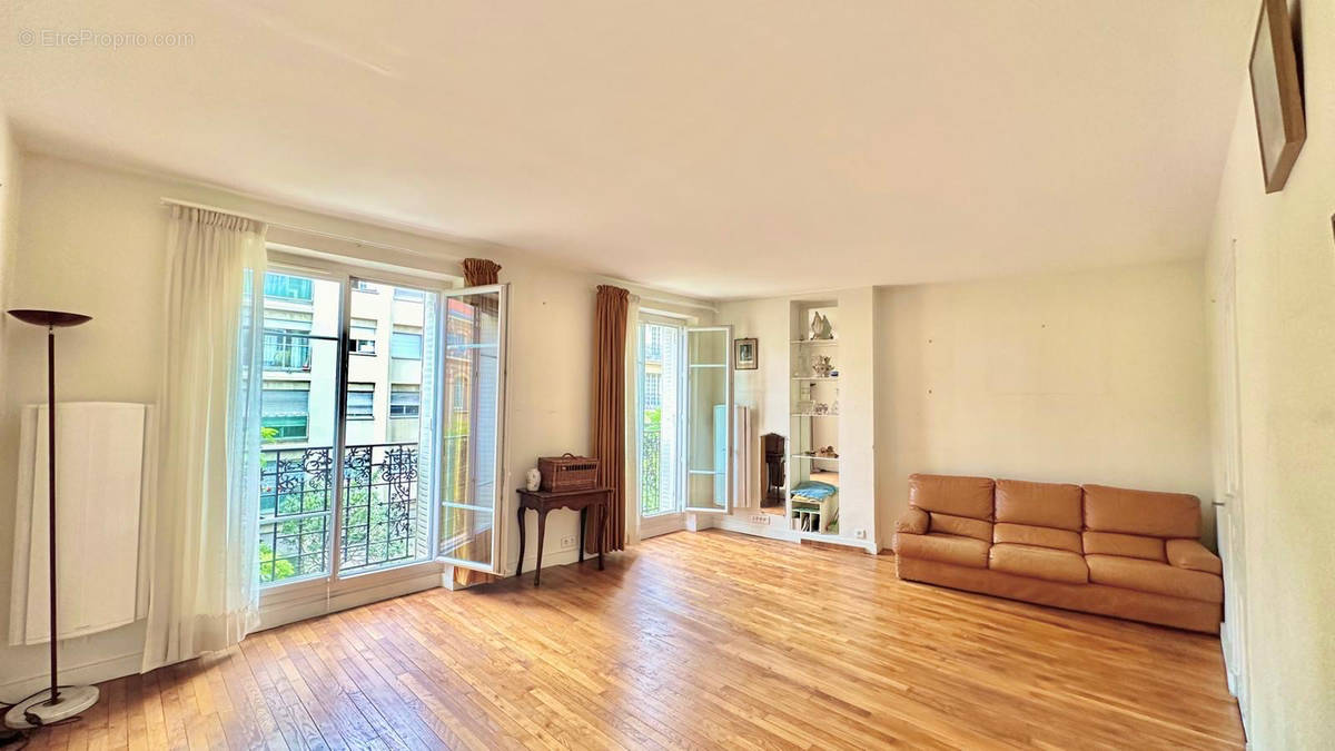 Appartement à PARIS-15E