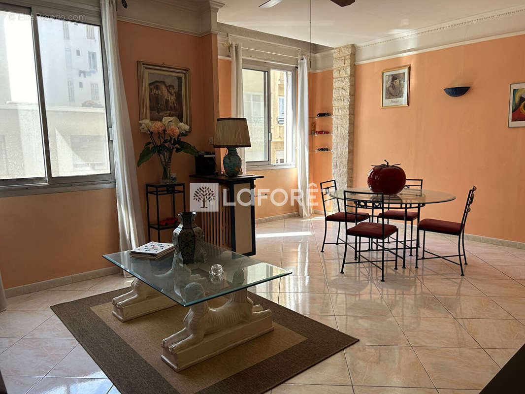 Appartement à MARSEILLE-7E