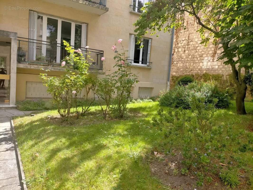 Appartement à NEUILLY-SUR-SEINE